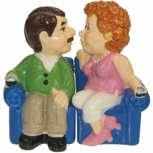 Westland Giftware Mwah Magnetic Couch Couple Salt/ Pepper Shaker Set, 3-3/4-Inch